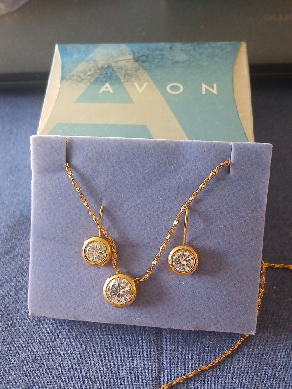 Avon Gold-Tone Necklace and Dangle Earrings with Clear Stones6/26 Home